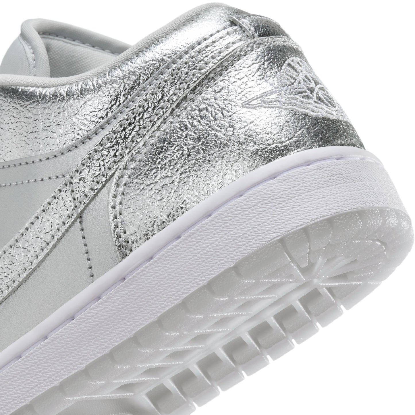 JORDAN 1 LOW SE - METALLIC SILVER/PHOTON DUST/WOLF GREY